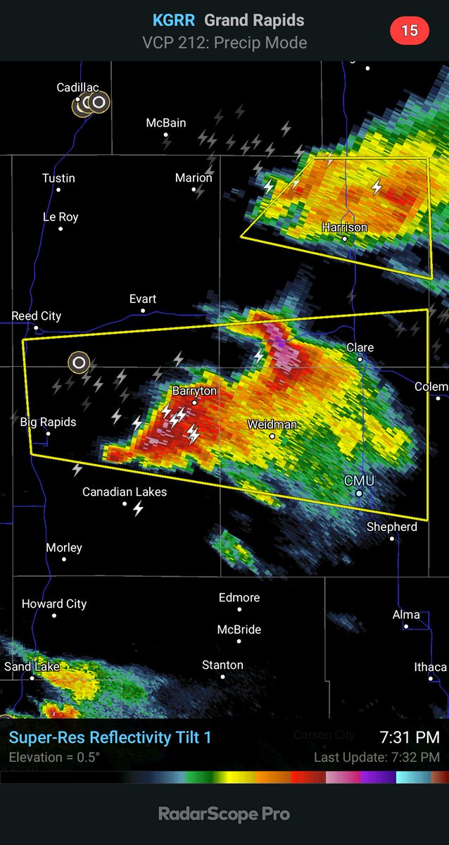 MHTV_CMU's tweet photo. 7:33 Radar update ... this cell is moving closer to Isabella County.  60 mph wind gusts with quarter-sized hail is possible.  Move to the lowest interior room of your house or building. #miwx @matmondro_wx https://t.co/M4GfizqViV