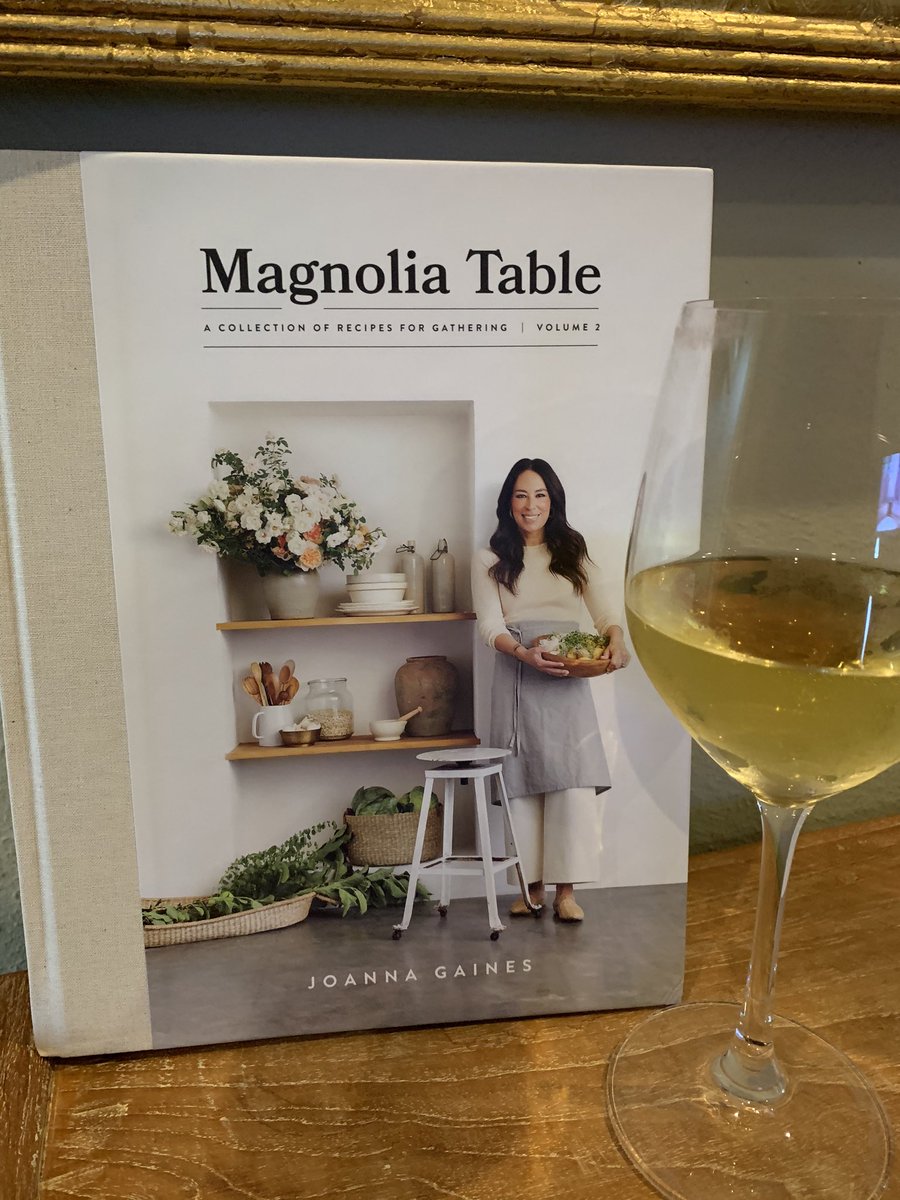 #QuarantineLife but did a quick porch pickup at @BlueWillowBooks for the brand new #MagnoliaTableCookbook Thank you @joannagaines @chipgaines @magnolia @AssistingChip 💚💛🐻