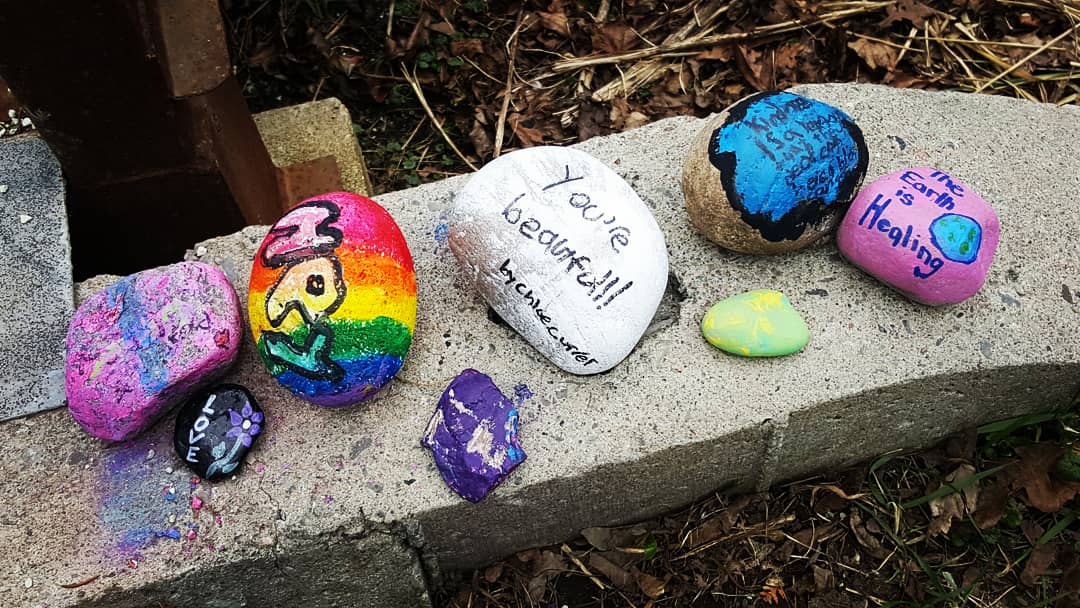 FelixDimaro's tweet image. I saw these when out #running earlier. Always nice to get positive reminders when things seem bleak. And one of these stones says "unicorn poop". Who wouldn't feel optimistic after stumbling upon that? 🌈🦄💩🌈
Stay safe and sane out there.

 #socialdistancing #COVID19 #StayHome