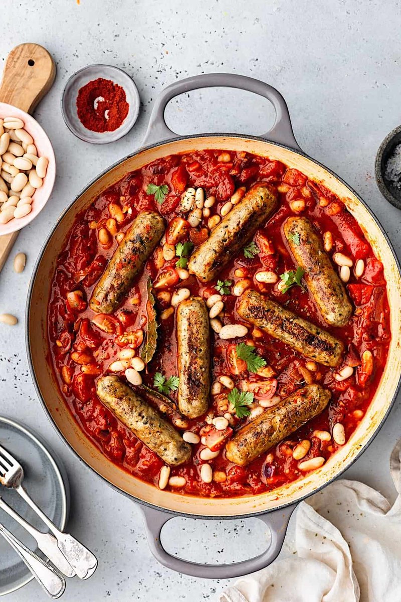 VeganYackAttack's tweet photo. How incredible does this #vegan Sausage and Cannellini Bean Stew from Cupful of kale look?! I think I have some seitan sausages in the freezer that I could use for this! RECIPE: https://t.co/Z2bQp5rENL https://t.co/R44yFWEVp4