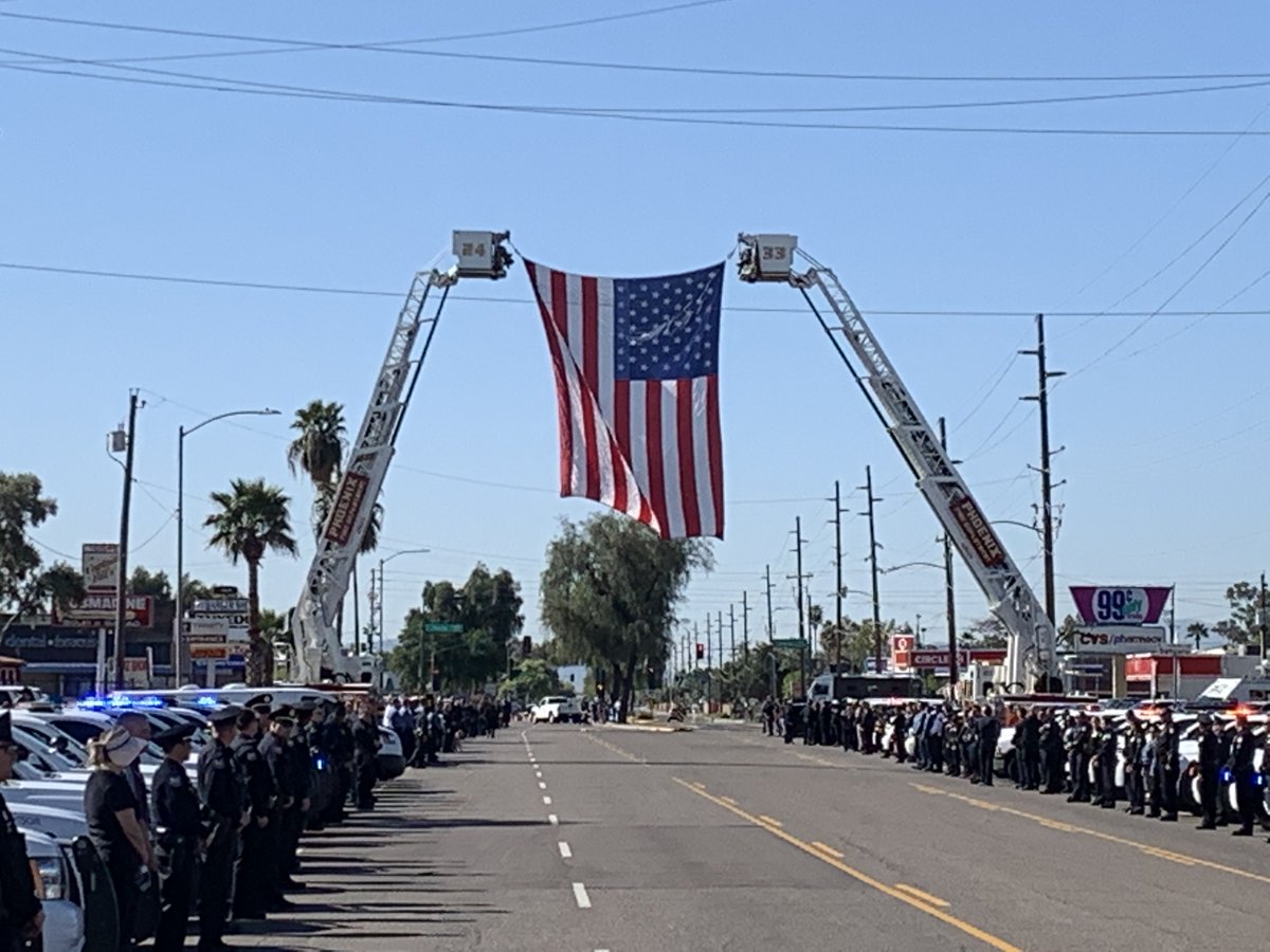 PhoenixPolice's tweet photo. Funeral, moment of silence to remember Commander Greg Carnicle. Video recap of today's tributes: https://t.co/Cwkwdfg9qb #RIPGregCarnicle https://t.co/cO7vZnh42x