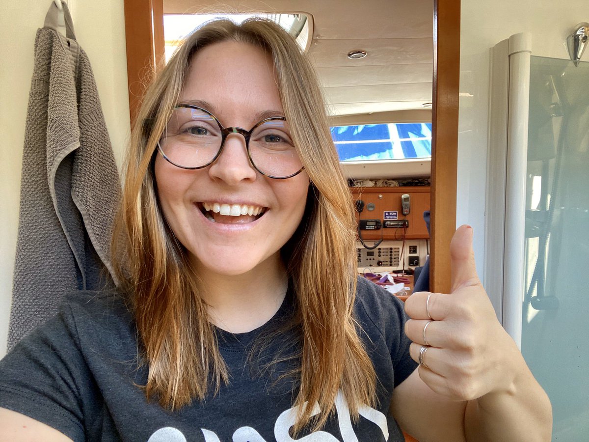 vickywould's tweet image. Friends! @snowood agreed to cut my hair under strict guidance... and it worked. Out first #quarantinehaircut was a success!! ✂️ 💁‍♀️