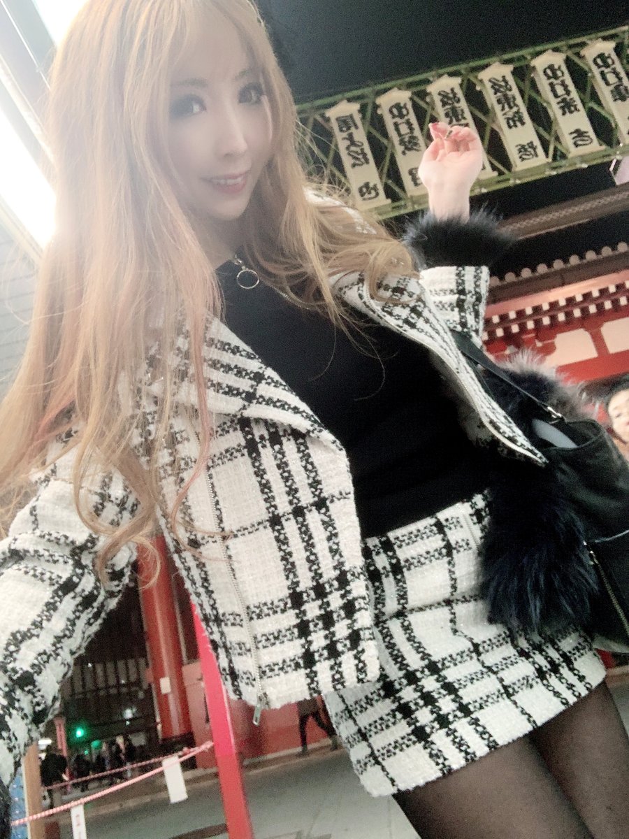 Twitter पर 桃色れく Youtube ももれく夏通販 龍が如く７の向田紗栄子ちゃんみたいなセットアップスーツ持ってる って写真引っ張り出してきたけどよく見たら全然ちがった 超ハマってる