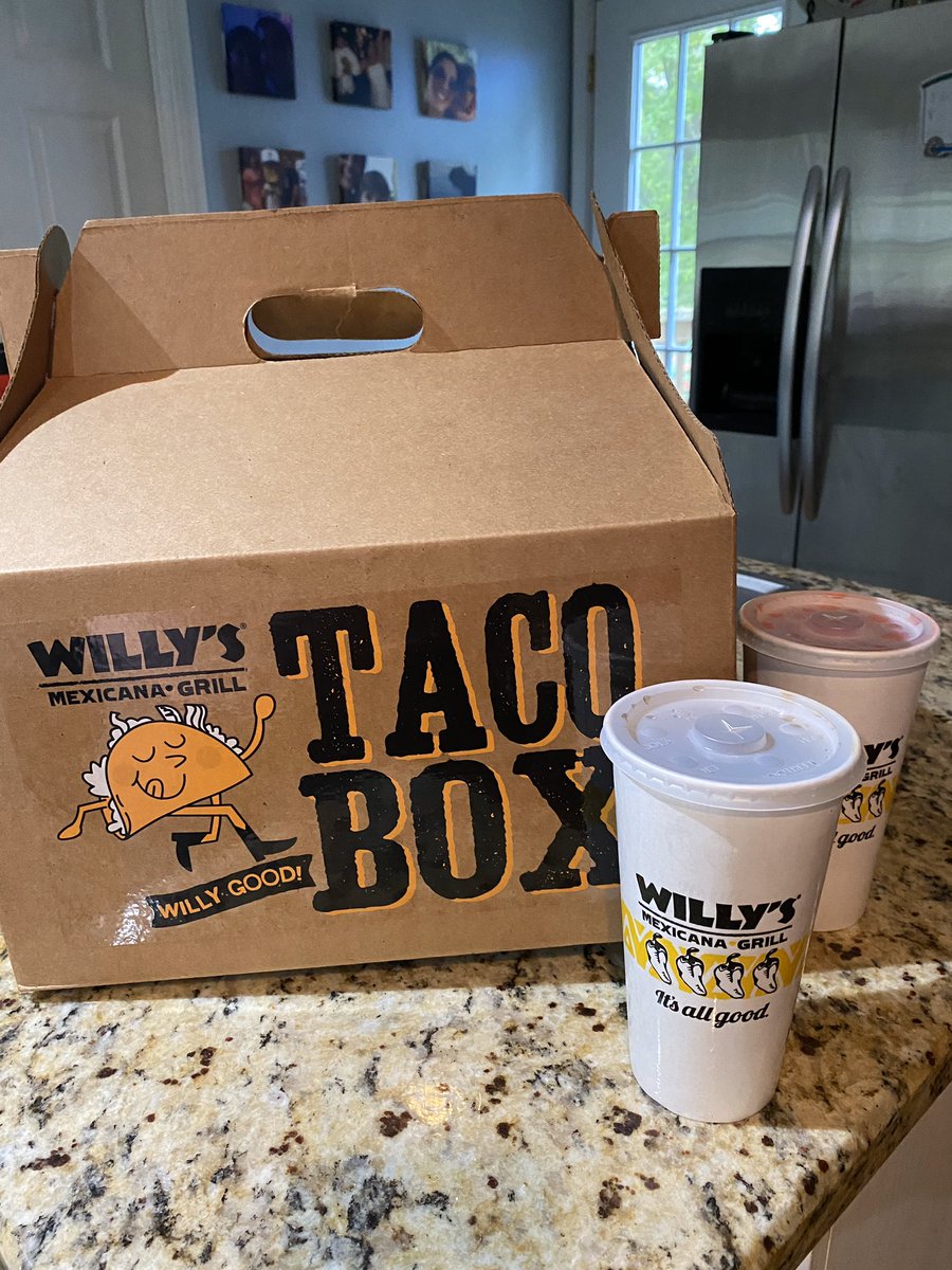 KeriMusgraves's tweet photo. Highly recommend @WillysMexicana Taco Box for #thegreatamericantakeout! Please support locally owned restaurants at this critical time by taking out or getting delivery every Tues! https://t.co/kwpizr95yC