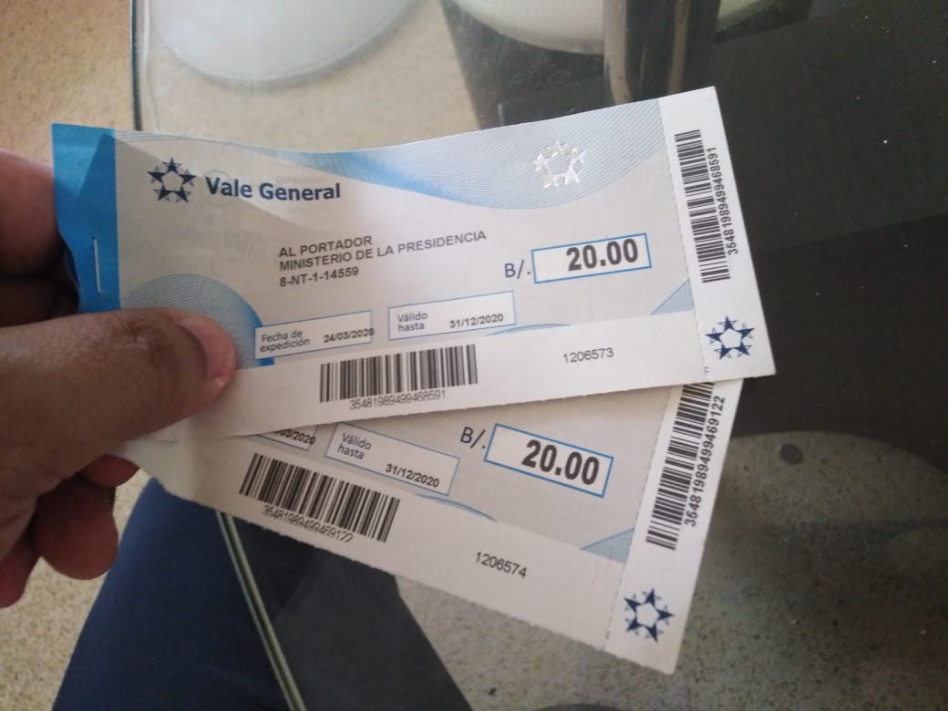 siriamiranda's tweet photo. El Pdte. dice que es de  80 el bono  y tengo más de 10 reportes hoy que les entregaron sólo 40 y les dicen q no hay que firmar. Algo NO está funcionando, a algunos funcionarios NO les llegó el Memo o hay otros bolsillos llenándose con estos papelitos. Este caso en la Locería. https://t.co/lKoowxLYyK