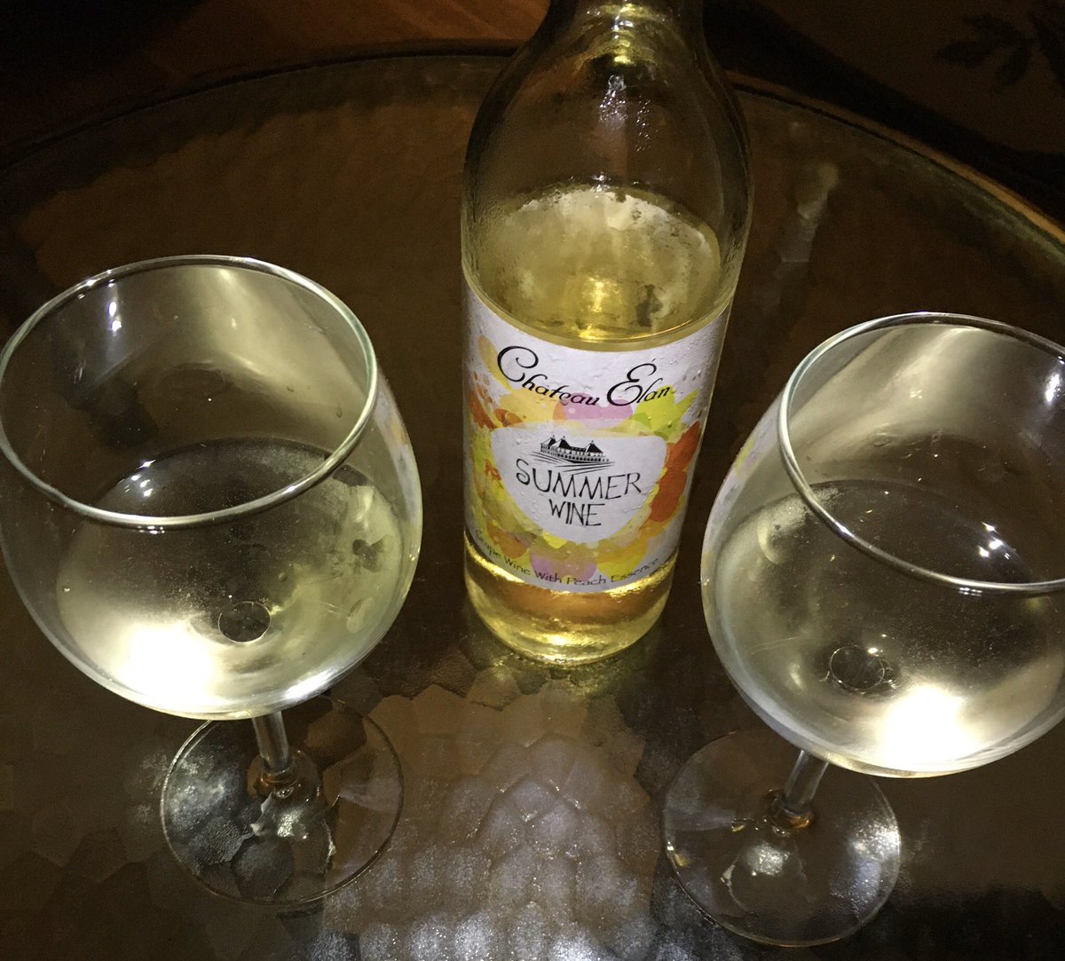 itsacutelook4us's tweet photo. And then there’s the #fruitwine from local @ChateauElan instead of #HerbErtlinger! @SchittsCreek @SchittsCreekPop @danjlevy #schittsfinale #schittscreek #schittscreekparty https://t.co/6LZEHzKlOR