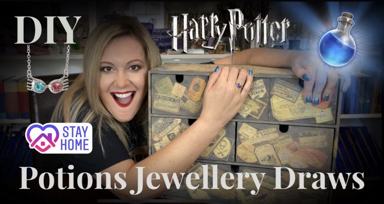 Vic__Maclean's tweet photo. Todayโs #WizardingWorldWednesday is all about how to make your own #HarryPotter Jewellery Draws๐งโโ๏ธโจ๐
I did mine Potion Lable Themed. I LOVE THEM SO MUCH. They are SO CHEAP & EASY to do๐คฉ
https://t.co/NFBmt9OR8m
#SubscribeNow #subscribe #HarryPotterDIY #VictoriaMaclean https://t.co/Wx5J6oRsti
