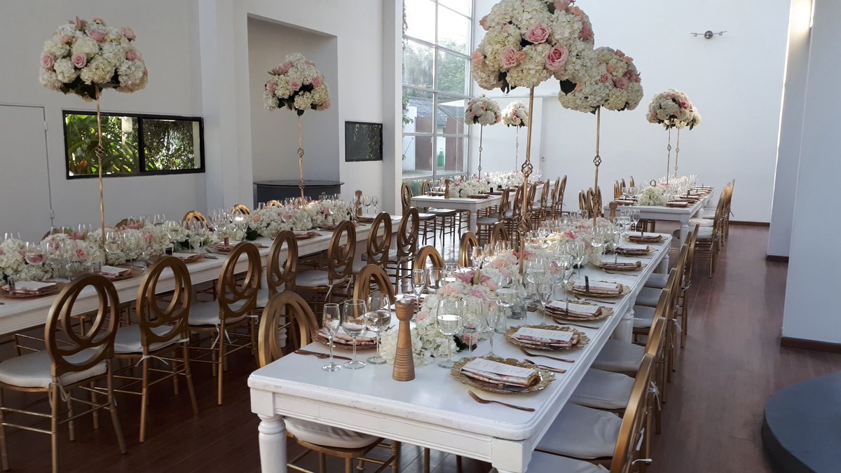 hdacasatorano's tweet photo. Nos encanta ver nuestro salón decorado para sus eventos🤩, cada uno es especial y único.
.
.
.

#HaciendaCasaTorano #CasaTorano #Decoracion #WeddingDay #WeddingPlace #WeddingBogota #BodasBogota #MatrimoniosBogota #EventosBogota #EventosEmpresariales #FilmacionesBogota #Bogota https://t.co/x7uKV1up0E