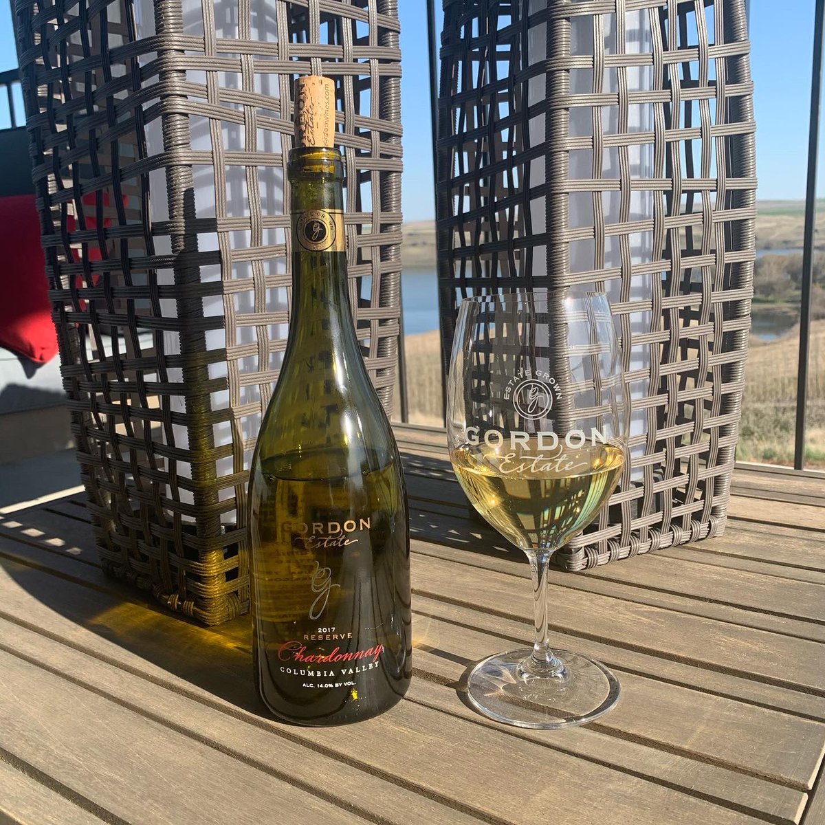 gordonwines's tweet photo. Today #HappyHourAtHome is all about celebrating spring and the first signs of bud break in our Chardonnay! This is Block 17 which is where we grow our Reserve Chardonnay, so I figured why not celebrate with the 2017 vintage?
#wawine #gordonwines #estategrown #chardonnay #budbreak https://t.co/ZfNSFCRbMi