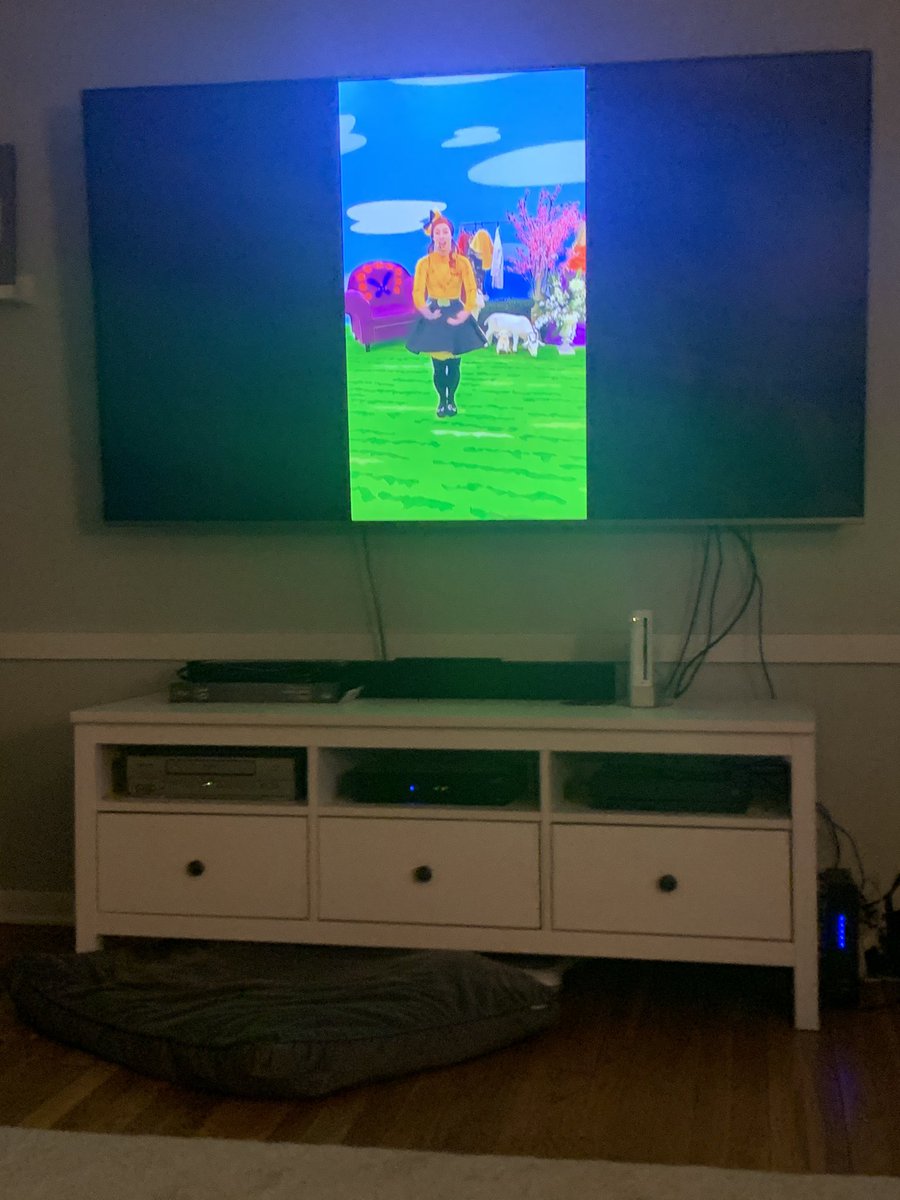 Tim_Moon_Music's tweet photo. @flowbee122 @TheWiggles We have the same entertainment system!  AND WE BOTH WATCH WIGGLES! https://t.co/w4dhErY0eC