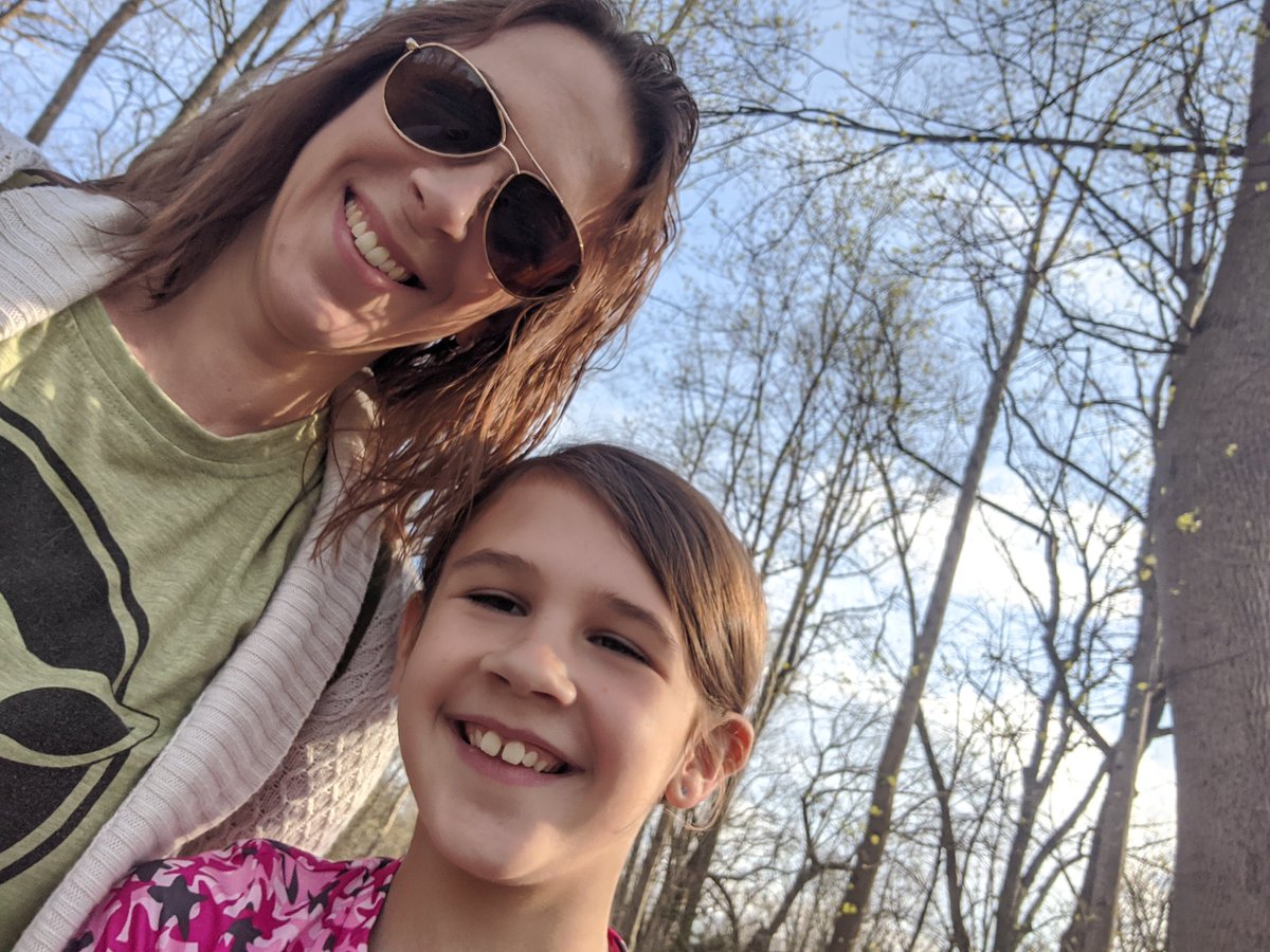 MadlingerFRSD's tweet photo. Getting outside is good for the soul.. and the pup!  Enjoy some family time at the Delaware River in Frenchtown.

#jerseystrong #lovemyrivertown #getoutside #WorldHealthDay 
@huskypride
@DelRiverTowns 
@RFIShuskies 
@FlemRarSchools https://t.co/axxcSG5IAU