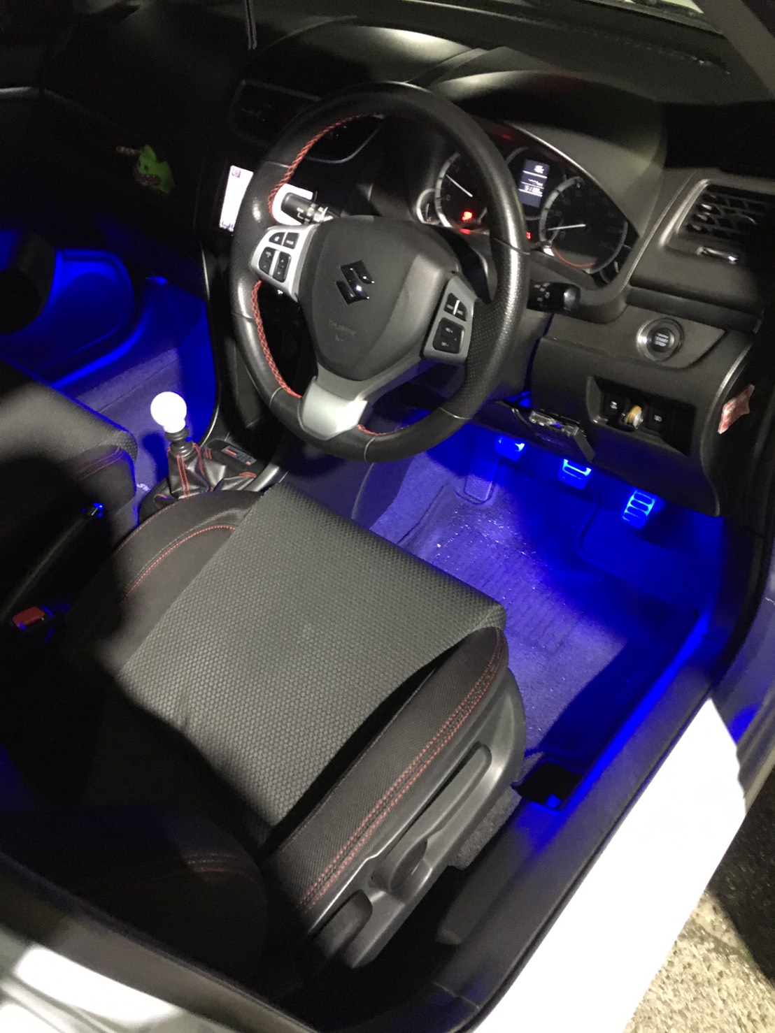 くりすたる Jh1xtl 7 昨日は会社の子の車をヤンキーにしました スイッチは隠してあるけど キチンとオンオフ効きます T Co 9tgzfksumg Twitter