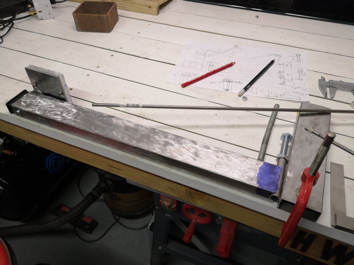 hwmdesigns's tweet image. Workshop computer monitor bracket.  Construction of a swing- out wall mounting.  Follow for more updates on build.  #monitorbracket #HWM #workshop