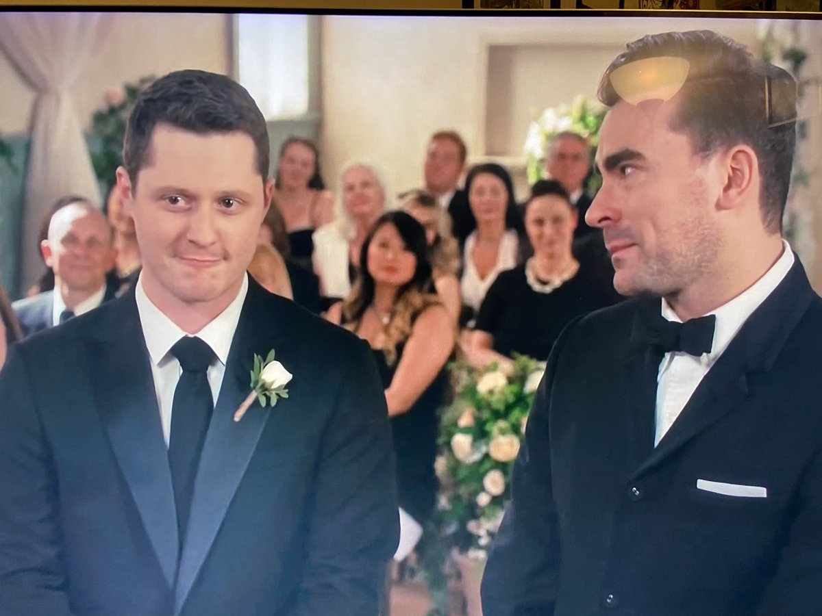 elctwit's tweet photo. Our lives are like little beh-bey crows — Moira Rose   #SchittsFinale #SchittsCreek # https://t.co/oXMsmdPunA