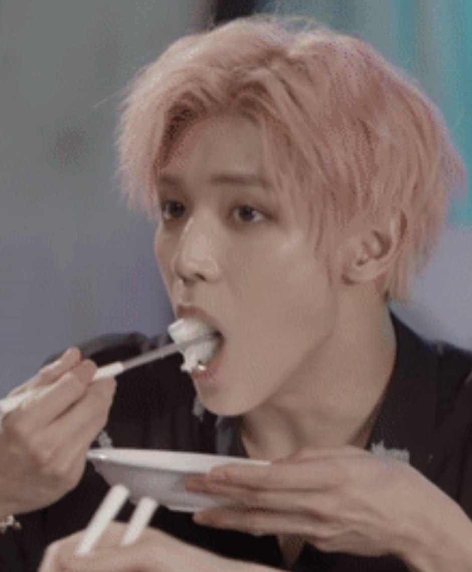 taeyong eating : an adorable thread