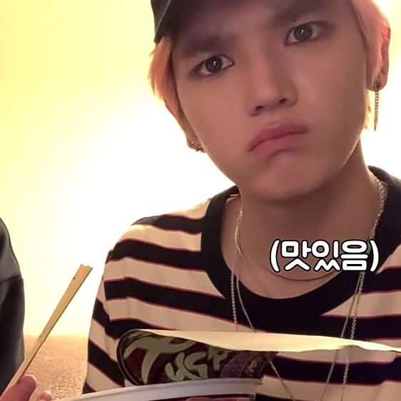 taeyong eating is such a mood