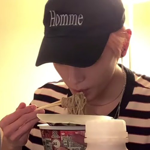 taeyong is eating carefully, making sure to not burn his mouth 