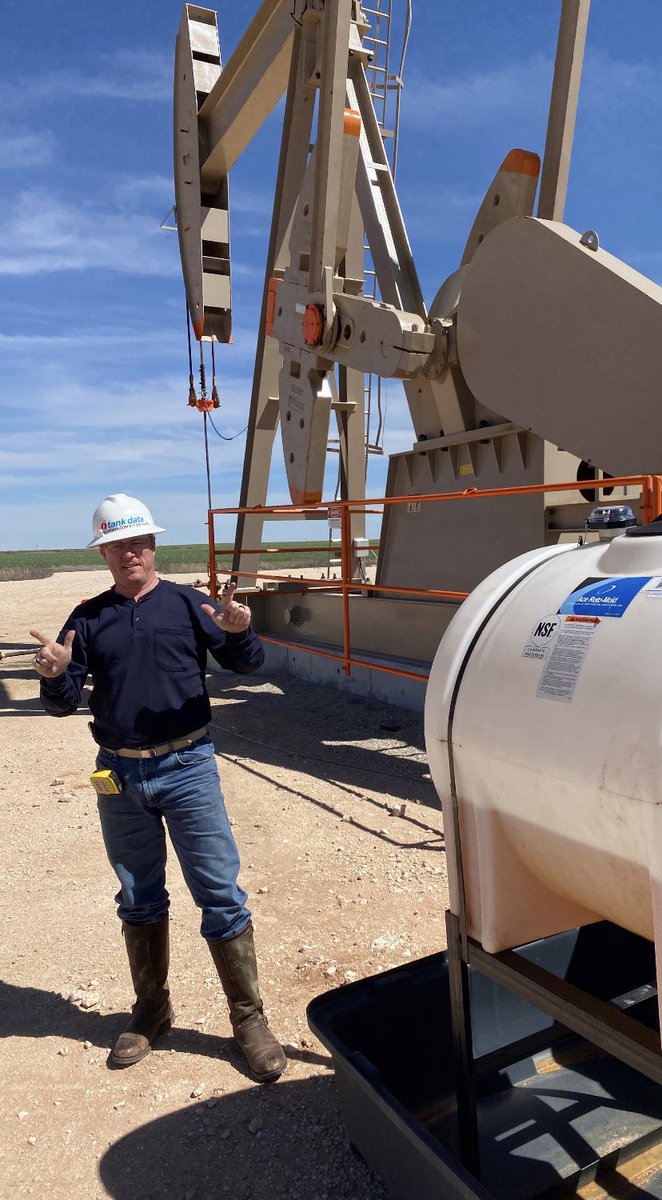 iTankData's tweet photo. Another 117 iTankData units being installed!  Thank YOU West Texas Chemcials companies!  Working to be more efficient in tough times!  #iTankdata #oil #NatGas #monitoring #efficiency #winner https://t.co/EvLrHY6hHT