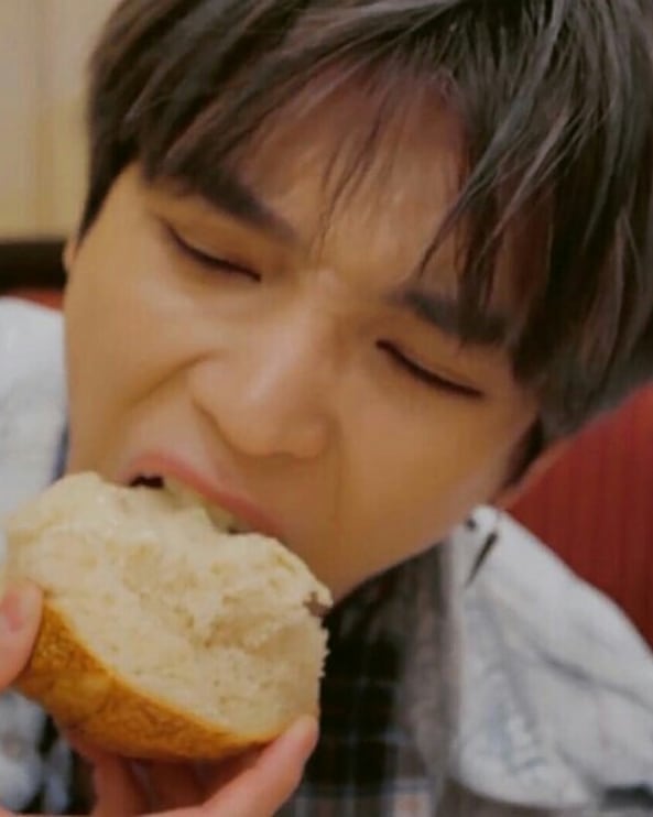 the way his nose scrunches when he eats is too cute