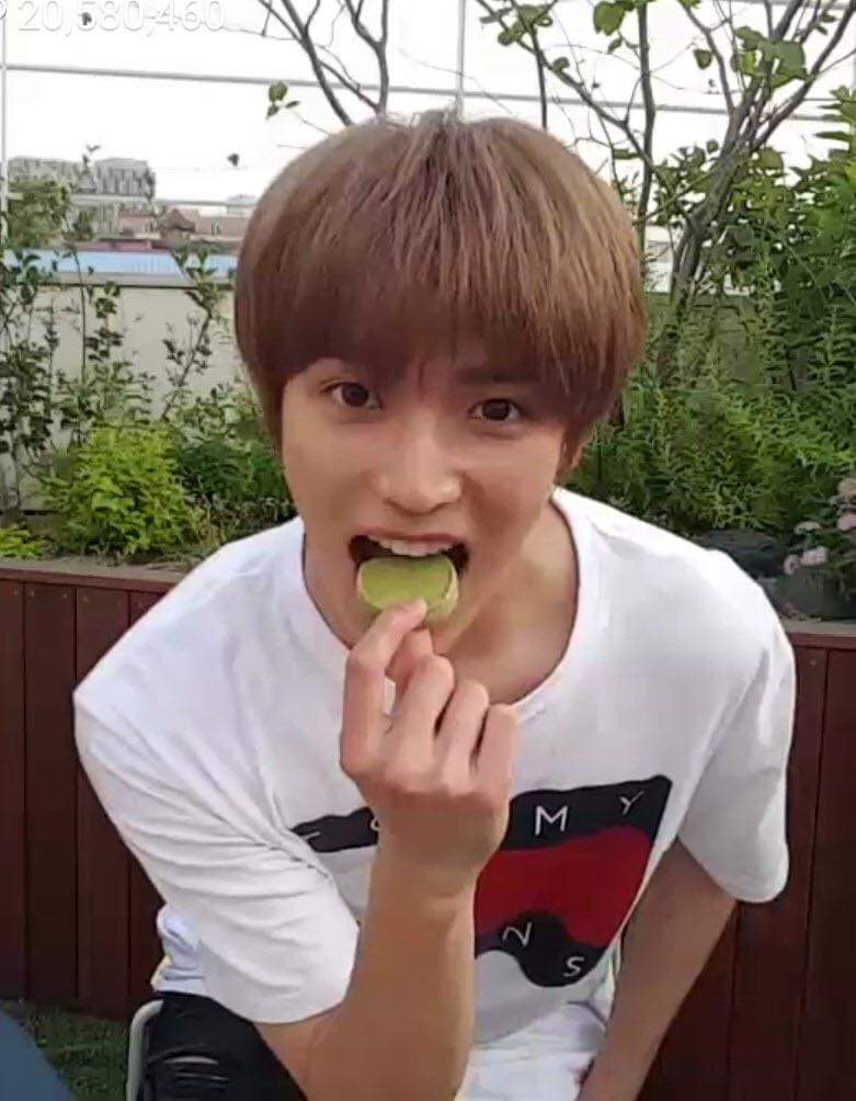 taeyong also enjoys eating dessert