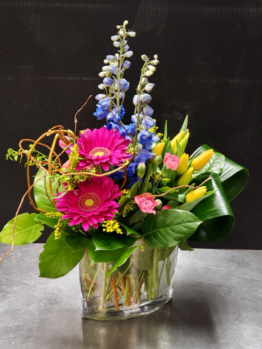 Take advantage of our No contact delivery and send Easter flowers to your loved ones.  Everyone needs a little pick me up in this chaos. #nocontactdelivery #ottawadelivery #weeklyflowers