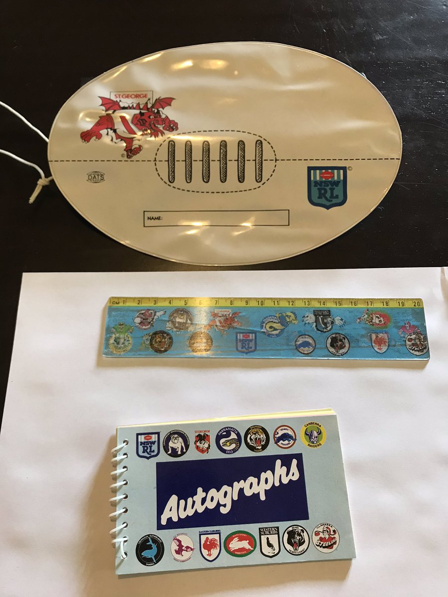 JNBuffier's tweet photo. 12yo me obviously decided that the pencil case was “too good” to risk taking it to school.
The absence of any autographs in the book indicate the same decision there.
Wise beyond my years.
#BuffsStuff https://t.co/d8RcrTUbOg