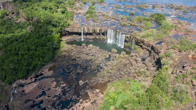 Las cataratas del Iguazú están prácticamente sin agua. Afectando no solamente a esta maravilla nacional sino también al Río Paraná. (Foto del 30 de marzo 2020)

Abro hilo.