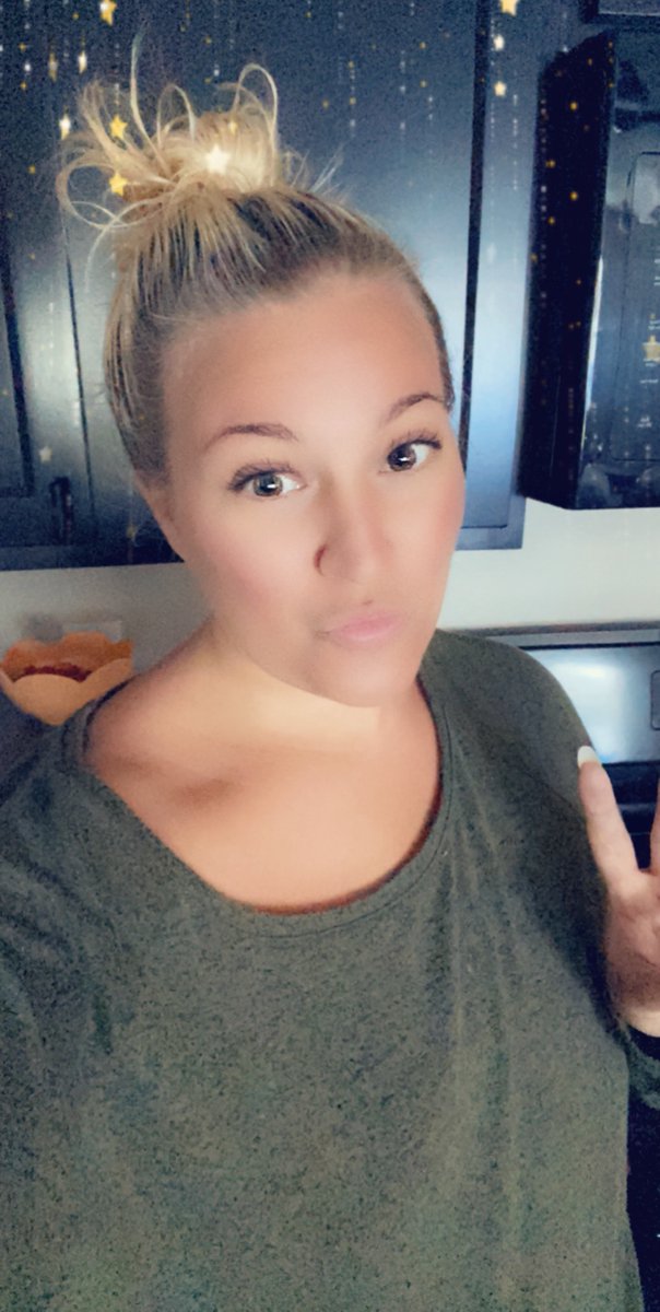 SuperMomHeroics's tweet photo. Another Quarantine pool day 🥰♥️ https://t.co/7hele3WxbM