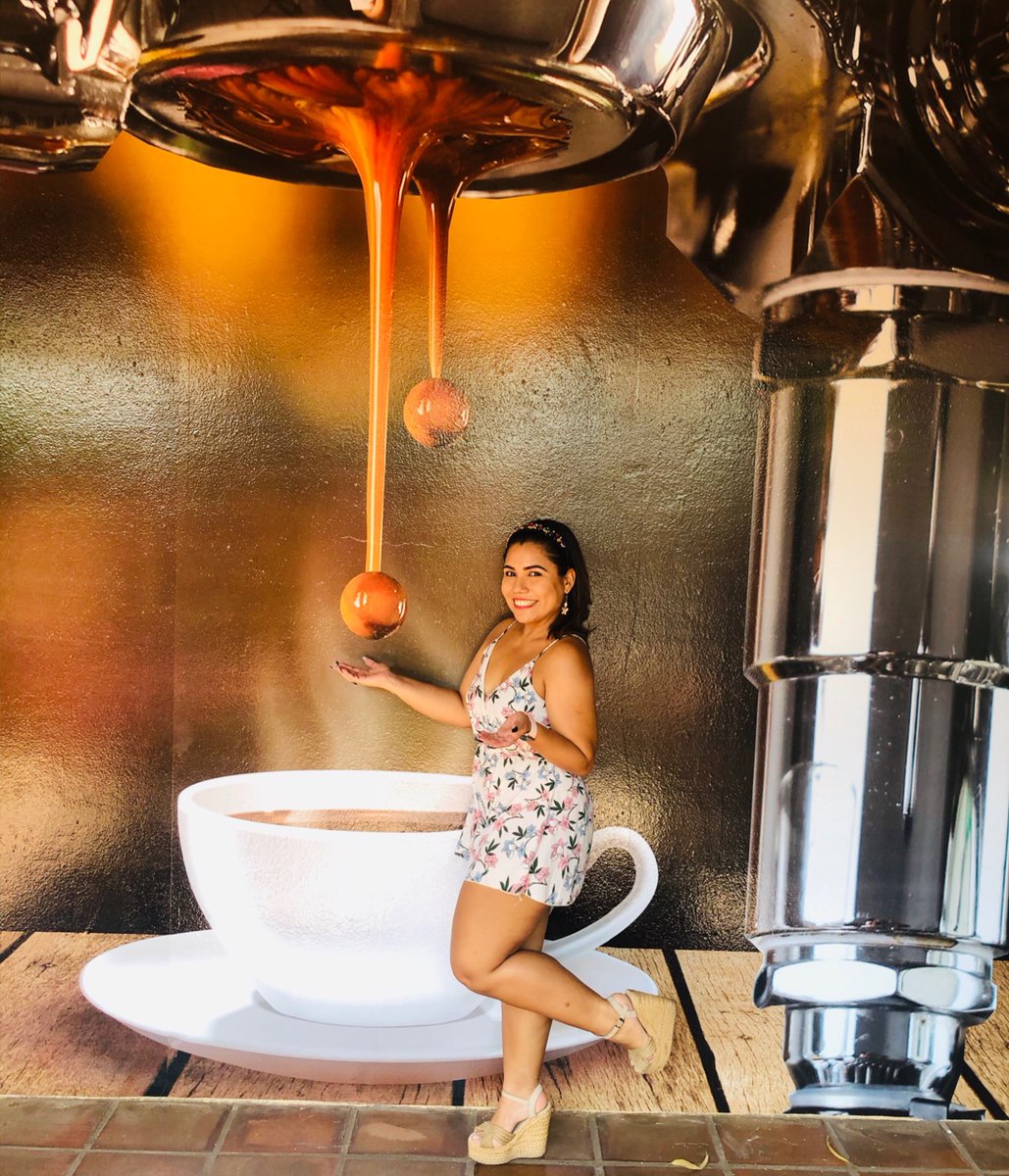 M0R1TA_'s tweet photo. Gente! Y ustedes ya visitaron la casona del café??? En la avenida Bolívar???

@MEFCCANic y @ParquedeFeria te invitan a q pases por tu respectivo cafecito y un riquísimo postre.

Y no olviden tomarse su fotito 📸
#Nicaragua #PLOMO19 https://t.co/1CrOUkBn98