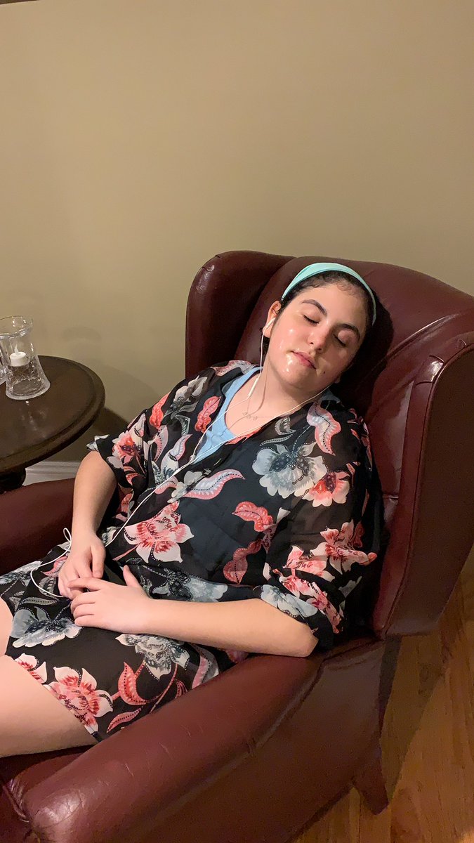 BCM19's tweet image. Pampering myself by doing a face mask and listening to my fav music. Take care of yourself. ❤️❤️❤️@casejrhigh @CounselorsJCJHS #pampering #takingcareofyourself #jcjhstogether