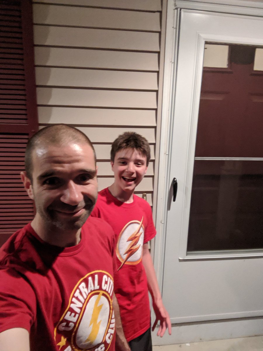 MistahBruno's tweet photo. Sorry #FitLeaders and #MEMSPAfitness, no #RunBeforeTheSun or #Run at all today. Instead after a bunch of Zoom meetings, my oldest and and I replaced our screen door. #DadsAsPrincipals #MakerDads https://t.co/GNwabFCbOt