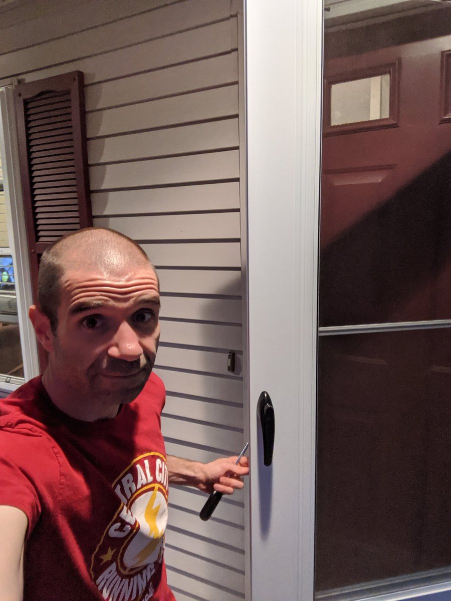 MistahBruno's tweet photo. Sorry #FitLeaders and #MEMSPAfitness, no #RunBeforeTheSun or #Run at all today. Instead after a bunch of Zoom meetings, my oldest and and I replaced our screen door. #DadsAsPrincipals #MakerDads https://t.co/GNwabFCbOt