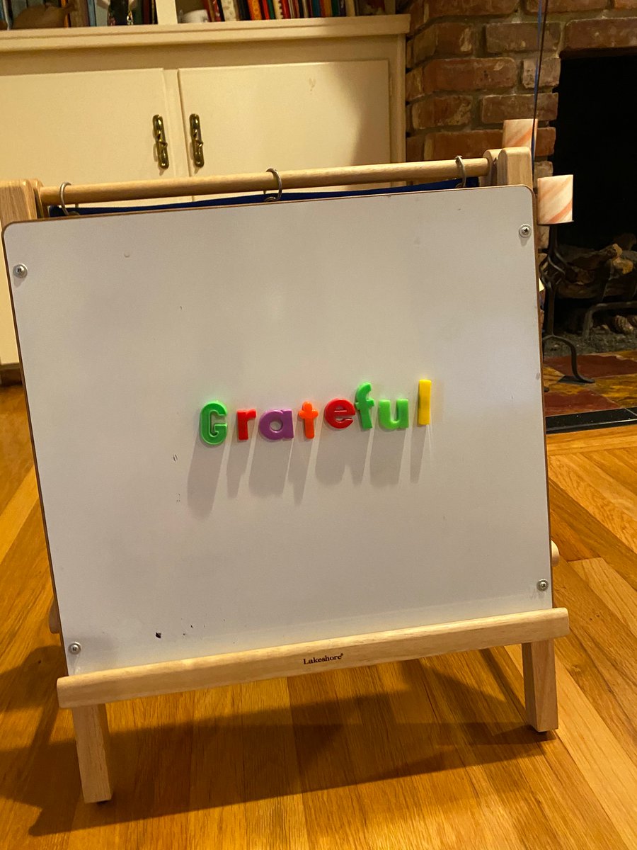 KathyBrownRR's tweet image. Thank you Smorgan@Willard for doing a teacher dash and leaving  a desktop easel on my porch.  With limited space in my home office, this will work perfectly as I teach my Reading Recovery lessons.  #proudtobeLBUSD #helpingoneanother
#togetherwearebetter 📚📘