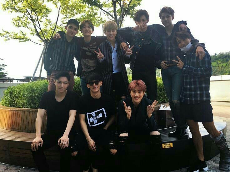 LSriani1's tweet photo. #우리의_청춘_시대는_엑소라고_부른다
#엑소_8주년_축하해 
#EXO 
#EXOL 
#EXO8thAnniversary @weareoneEXO
.
.
.
thank you for these 8 years, with your happy laughter, your smile, your attention, your sacrifice, I will never forget it.  We (exo-l) will always support you. ❤❤❤❤ https://t.co/4XjYQRacJ6