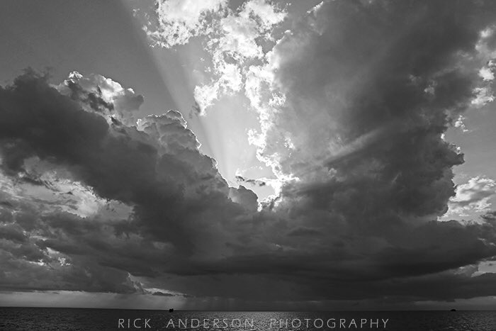 RickAndersonOBX's tweet photo. First thundershower of the season moving across the Pamlico Sound yesterday...heavens gate. #obx #outerbanks #visitnc #ncwx #stormchaser #stormhour https://t.co/R17iz9O26r