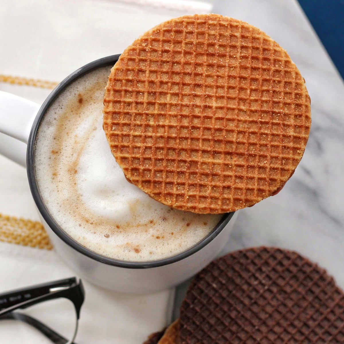 DaelmansUS's tweet photo. Nothing like a delicious stroopwafel to go with that perfect cup of coffee! Want to try an order through our webshop? This week only enjoy our 20% discount on all stroopwafels at https://t.co/rtSmQIHHQ1
#Daelmans #stroopwafel #stroopwafels #Easter #coffee #coffeesbestfriend https://t.co/rrhLXoBAmJ