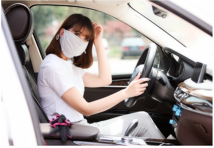 Face coverings are required any time you leave your home.
They must be worn:
When driving
At work 
At the grocery store
On a walk or exercising outdoors
Anytime you leave your home
Business owners and operators should make sure employees are wearing a face covering at work.