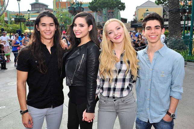 Cameronandsofi1's tweet photo. The best friends forever ❤ @sofiacarson @dovecameron @thecameronboyce @booboostewart #thecameronboycefoundation #dovecameron #sofiacarson #Descendants2  #cameronboyce #descendants https://t.co/P3s5kXmQ1y