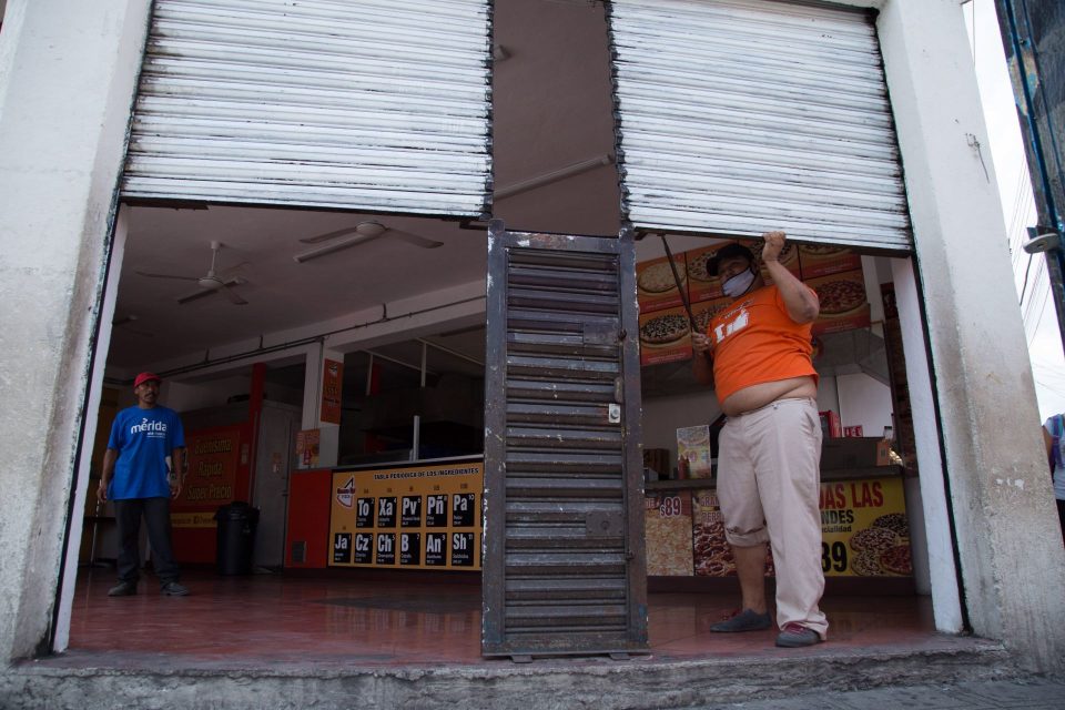 Noticieros_MEX's tweet photo. “Nos cerraron las puertas”: empresarios advierten que podrían perderse más de un millón de empleos https://t.co/A7UVLlGlw8 https://t.co/kfQikBJxGW