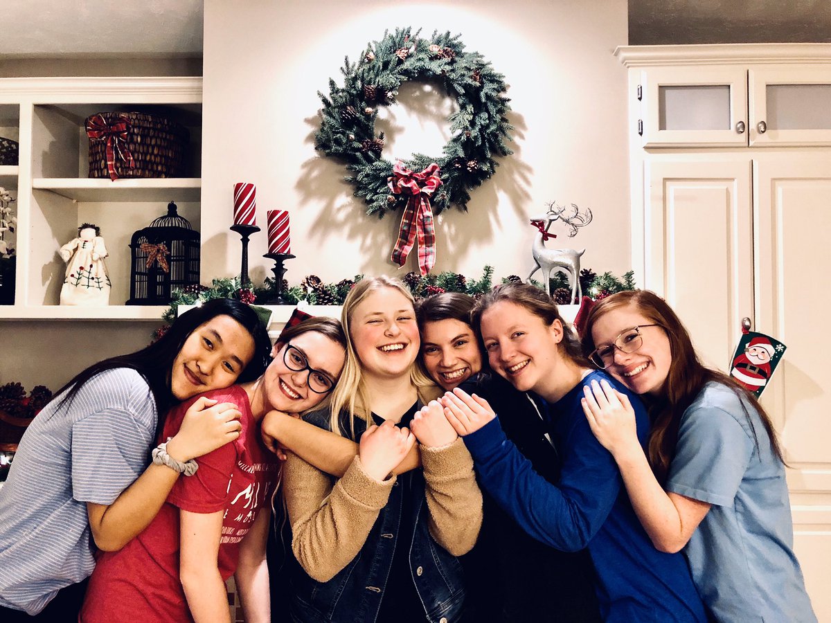 Lauren_A_Hofer's tweet photo. I’ve already posted my senior pictures, so this is to shout out my beautiful besties. I miss you all so much and I’m excited to see where your futures take you!! #MillardGrad2020 @_dreyology @ruoxi66 https://t.co/N80ingHrRC
