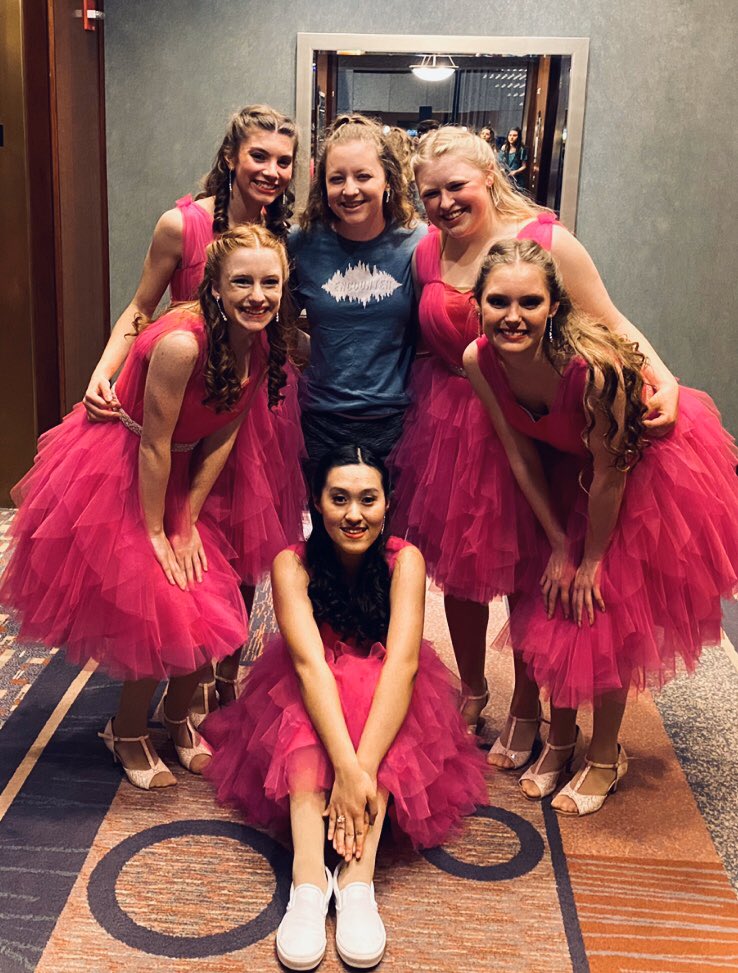 Lauren_A_Hofer's tweet photo. I’ve already posted my senior pictures, so this is to shout out my beautiful besties. I miss you all so much and I’m excited to see where your futures take you!! #MillardGrad2020 @_dreyology @ruoxi66 https://t.co/N80ingHrRC