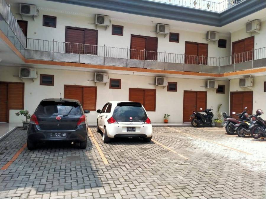 Kost Exclusive Graha Indah - Kost exclusive di Siwalankerto Surabaya. Bisa untuk harian, mingguan dan bulanan dengan fasilitas: AC, wifi, TV LED 32', kamar mandi dalam, parkir luas  kost.co/26226 #kostsurabaya #kossurabaya #kostpetra #kostsiwalankerto #sewakost