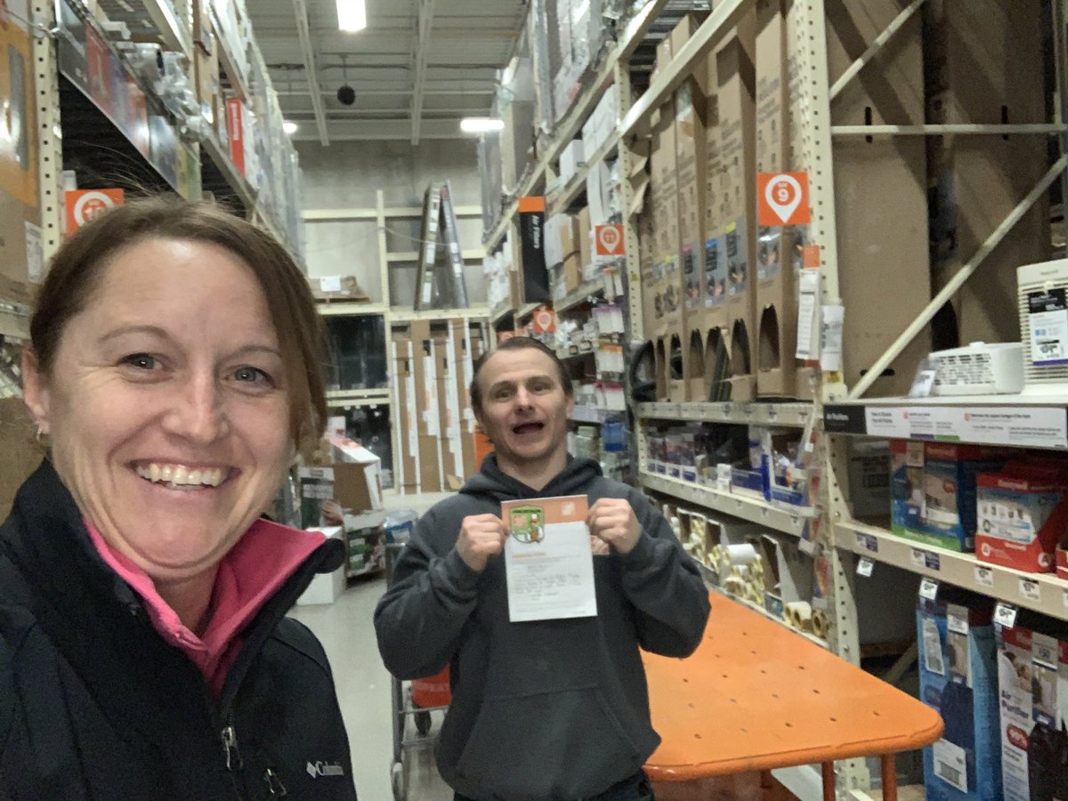 Jeff on Night MET receiving homer award for picking up extra shift Friday night helping freight team in Biddeford ⁦<a href="/DanCookMET176/">Dan Cook</a>⁩ ⁦<a href="/JCHomeDepot/">John Carr</a>⁩ ⁦<a href="/JPhillipsD176/">Jason Phillips</a>⁩