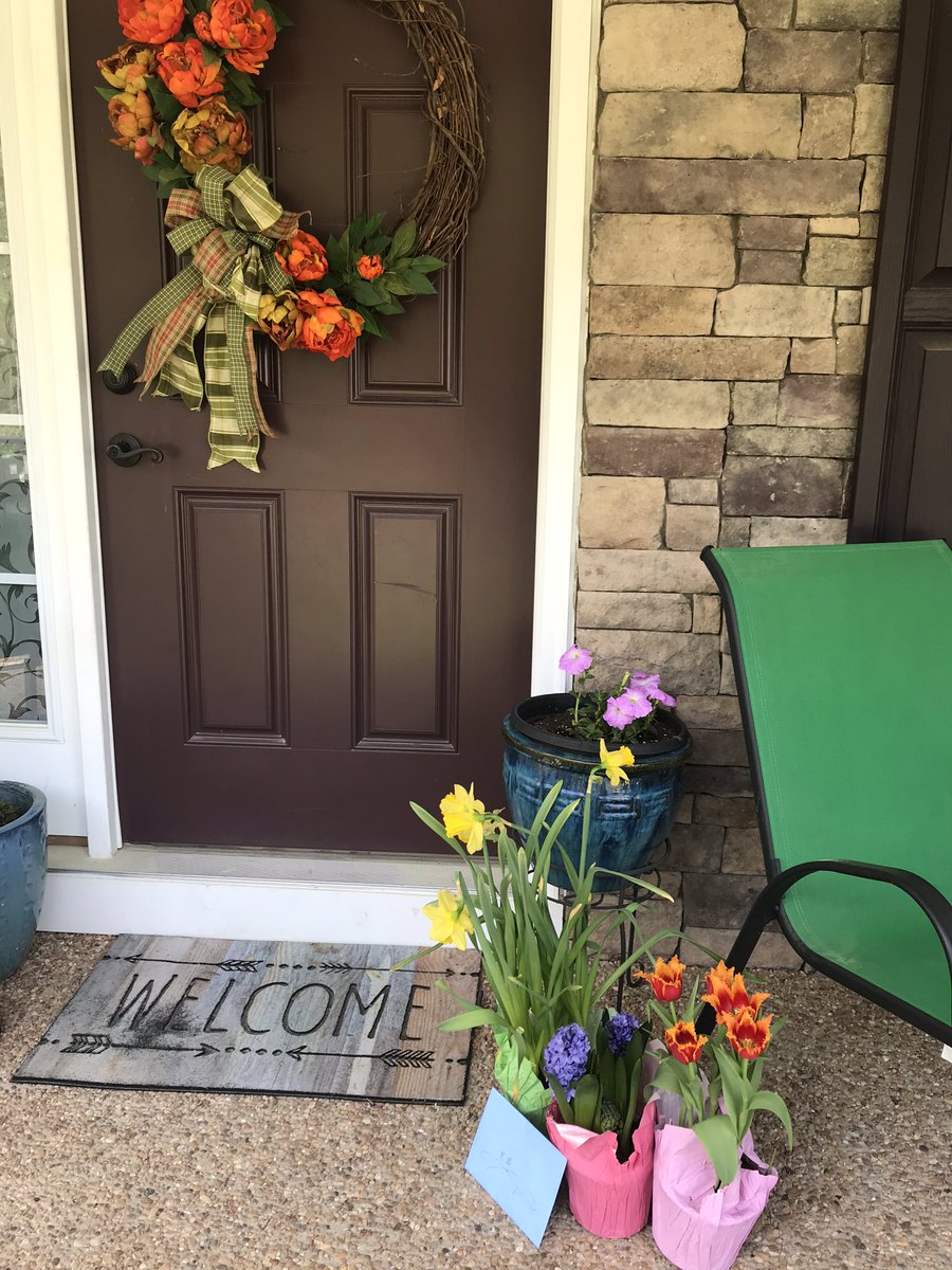 tweetkbb's tweet photo. MyCardinal Family respected social distancing & made deliveries to my home for Assistant Principal Appreciation Week. I was so surprised & feel well-loved. Missing them! #GratefulAP #CardinalPride #seeusSOAR @CarrolltonES https://t.co/ex3ZEPJrxf