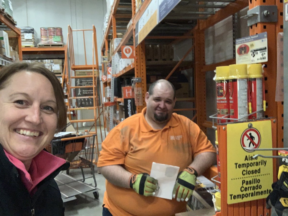 Dave on Night MET D176 Maine licking up extra shift and helping freight team in 2403 ⁦<a href="/DanCookMET176/">Dan Cook</a>⁩ ⁦<a href="/JCHomeDepot/">John Carr</a>⁩ ⁦<a href="/JPhillipsD176/">Jason Phillips</a>⁩ ⁦<a href="/JasonArigoni/">Jason Arigoni</a>⁩