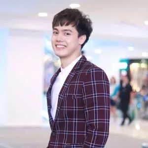 มาฟังเสียงร้องเพลง วาฬเกยตื้น ของ Worakit Worakul บน JOOX (#JOOX #Karaoke #JOOXTH) joox.com/common_redirec…