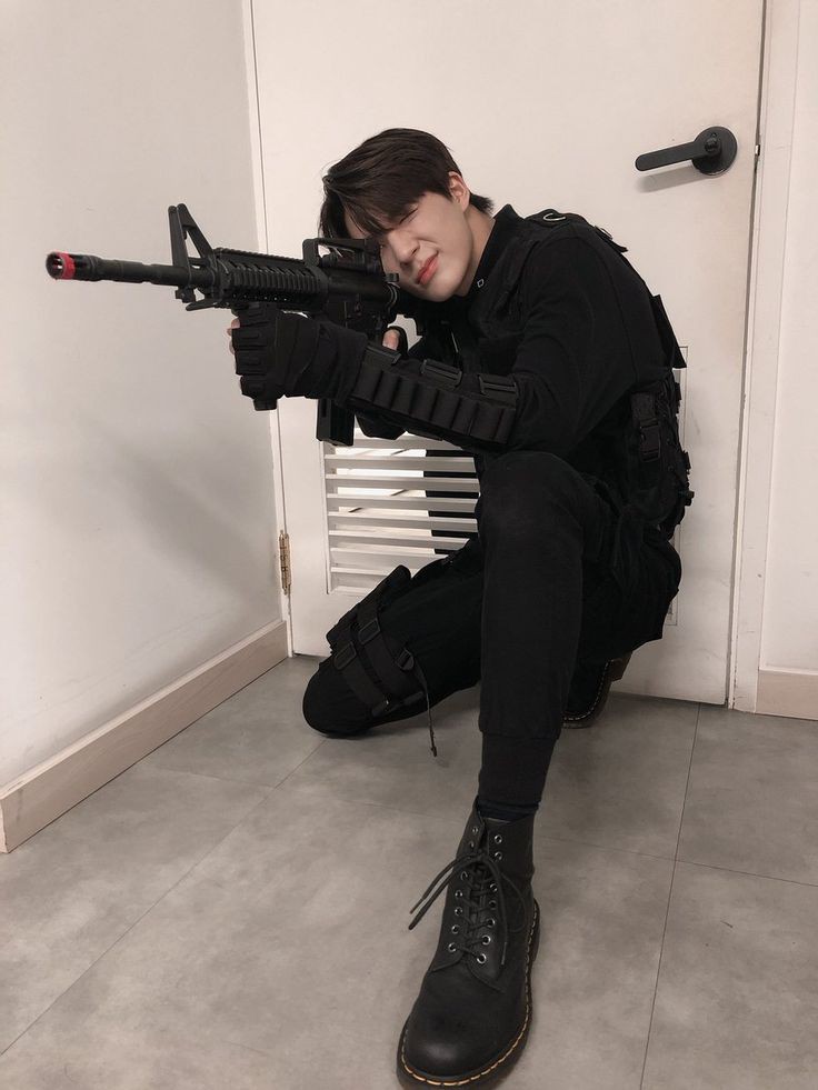Jeno as the Motor Bike Stunt/ Assassin-owns Lucas's Ducati(he buys it from Lucas for free)-into BMX for 6 years-AK47 collector because that's his favourite weapon-even he paint his gun collection before his mission.