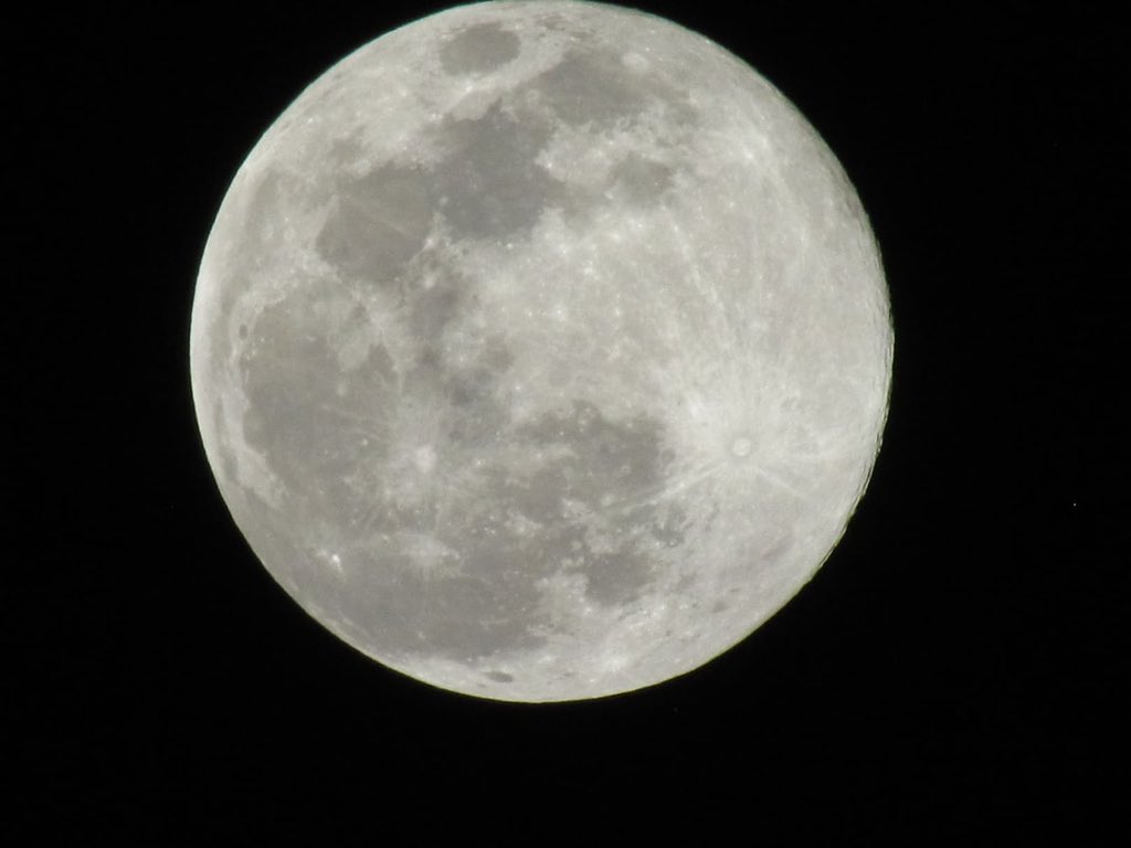mac_betsa's tweet photo. La luna de hoy📸 https://t.co/emmyuIonMm