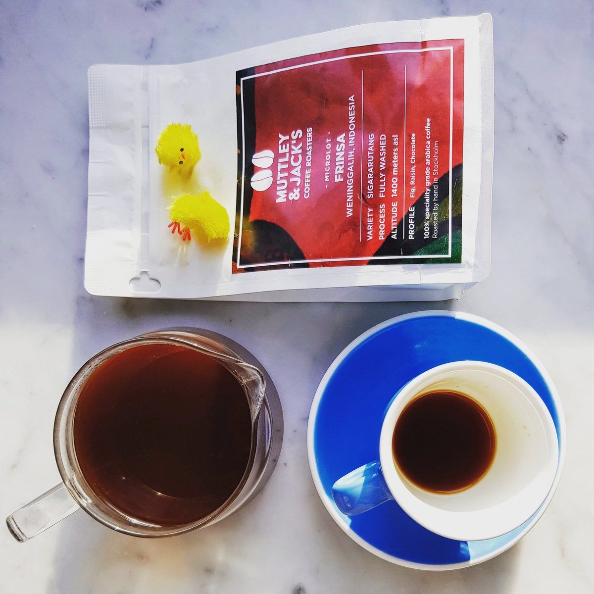 beanthereat's tweet photo. Starting to feel the Easter vibes so we opened a new bag from @muttleyandjack. This Indonesian Frinsa is a fig and raisin treat. Also, some little chicks came to see what the fuss was about.. 🐰☕🐥 https://t.co/peniDKFPTq
