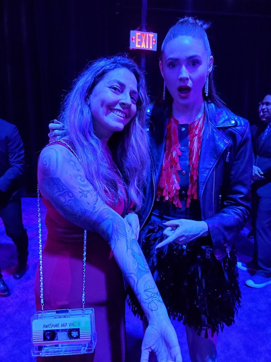 MamasGeeky's tweet photo. Gosh I adore @karengillan as Nebula! Here we are hanging at the #AvengersEndgame premiere after party. (AWESOME purse by @asthebunnyhops - https://t.co/x7ehrxPHfI) #GotG #QuarantineWatchParty https://t.co/kZWD0PmKp6